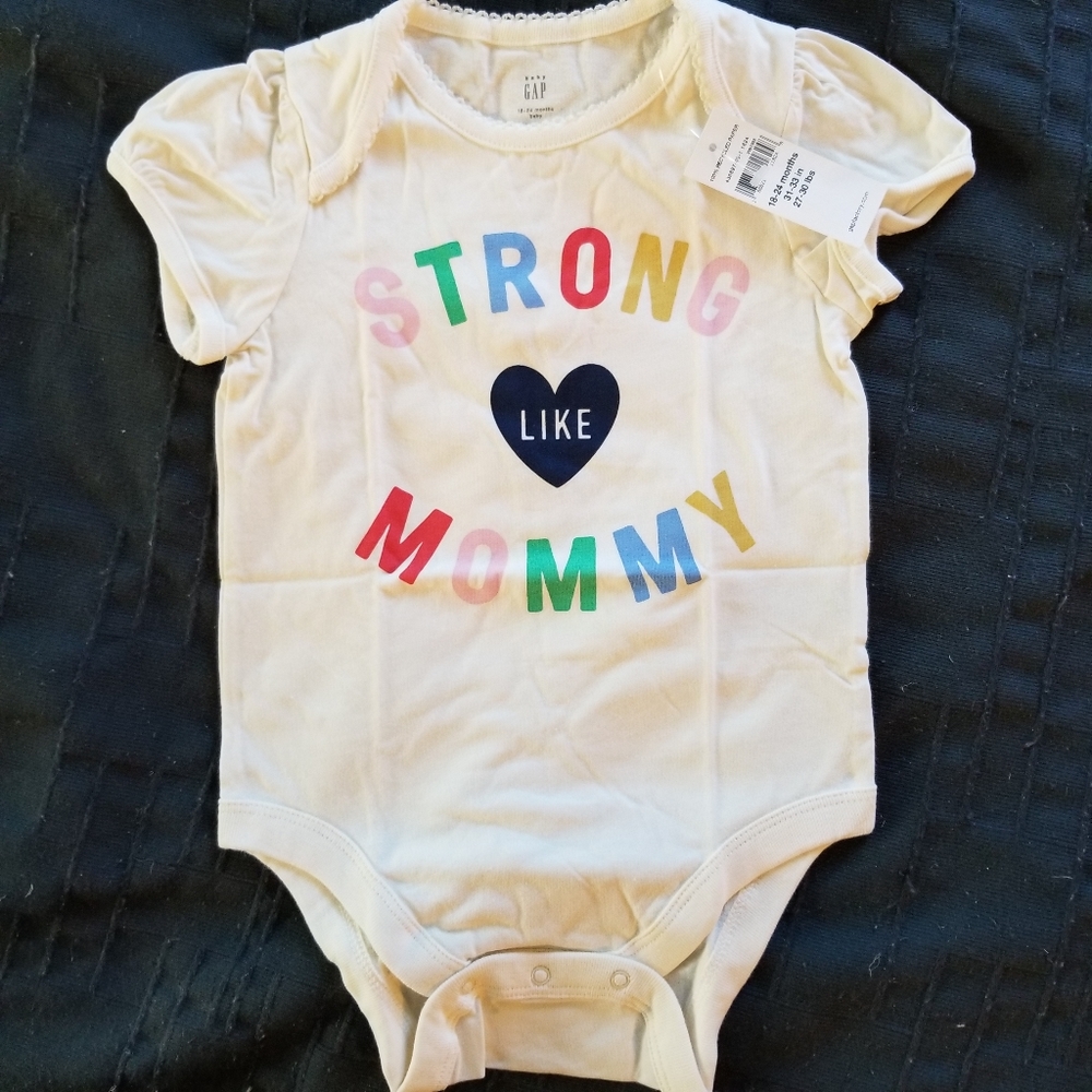 Gap short sleep onesie "strong like mommy" 18-24 m